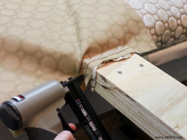 How to make a two-dimensional upholstered headboard