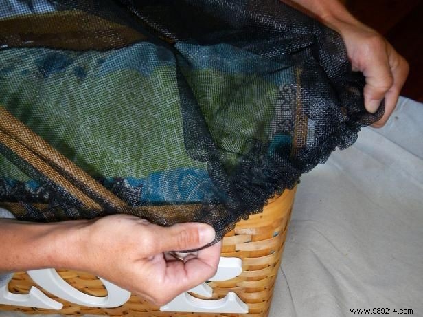 How to make a travel pet bed out of a picnic basket