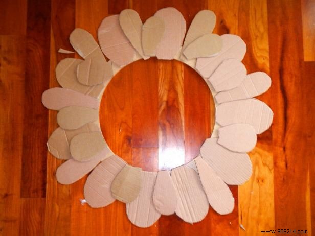 How to make a white fluff Christmas wreath