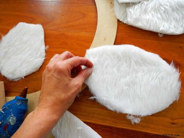 How to make a white fluff Christmas wreath