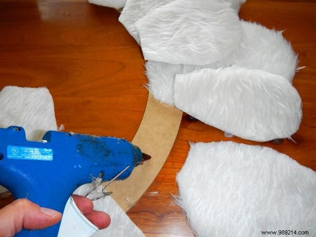 How to make a white fluff Christmas wreath