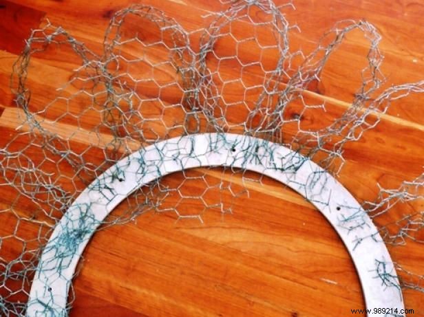 How to make a chicken wire and feather crown