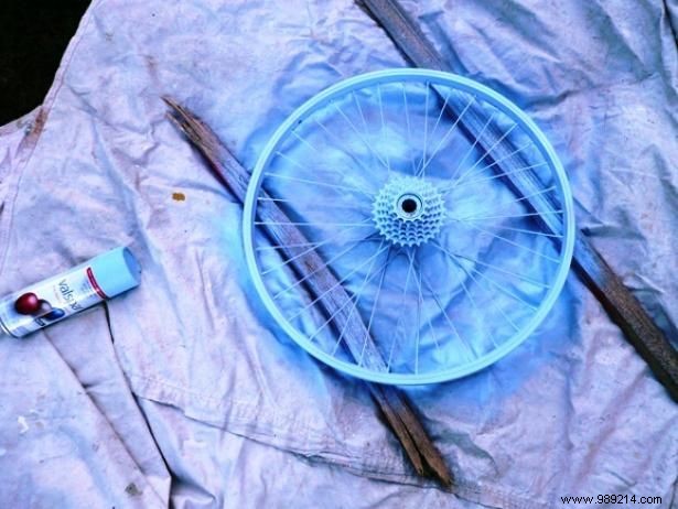 How to make a crown out of a bicycle wheel, coral and starfish