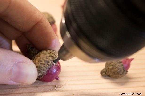 How to make an acorn garland