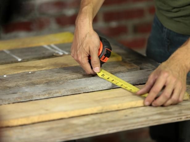 How to make a recycled headboard from a wooden pallet