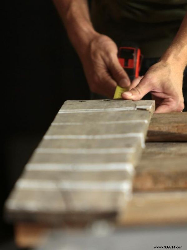 How to make a recycled headboard from a wooden pallet