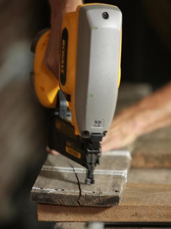 How to make a recycled headboard from a wooden pallet