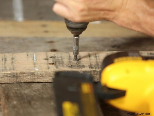 How to make a recycled headboard from a wooden pallet