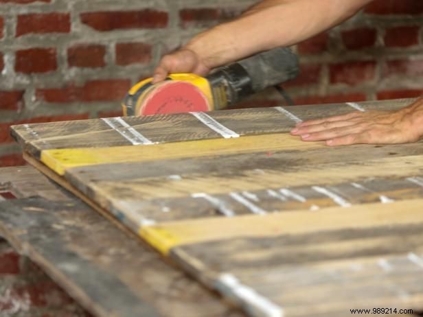 How to make a recycled headboard from a wooden pallet