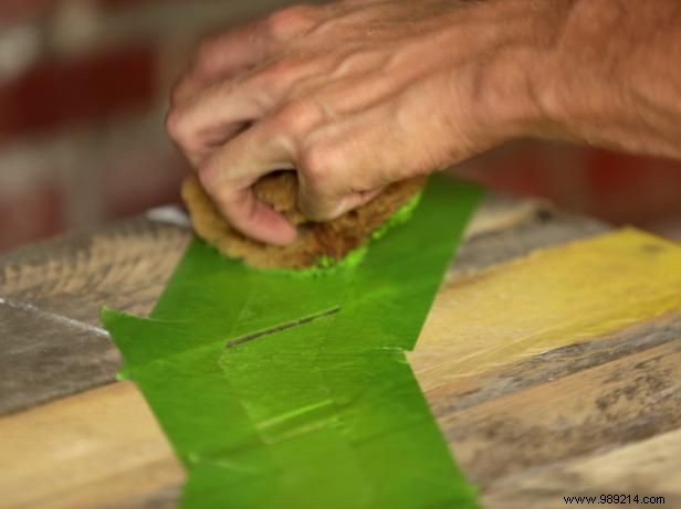 How to make a recycled headboard from a wooden pallet