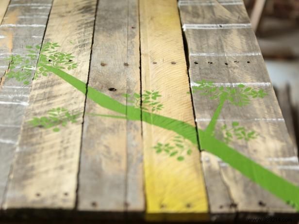 How to make a recycled headboard from a wooden pallet