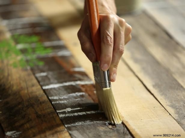 How to make a recycled headboard from a wooden pallet