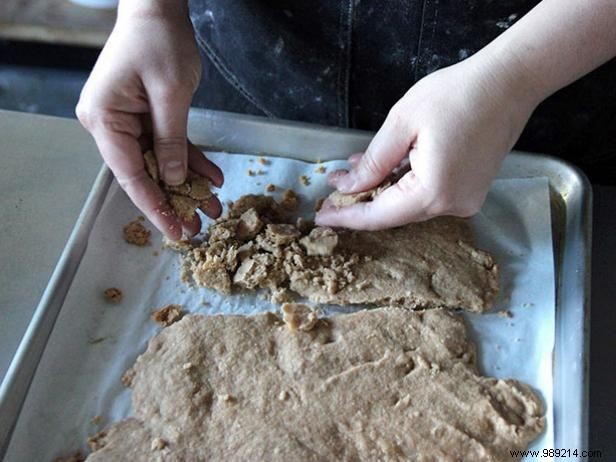 How to Make Scoops of Hot White Chocolate Biscuits