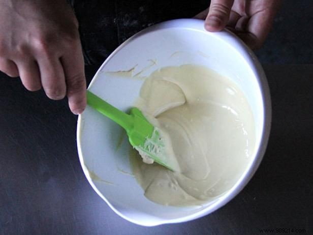 How to Make Scoops of Hot White Chocolate Biscuits