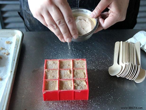 How to Make Scoops of Hot White Chocolate Biscuits