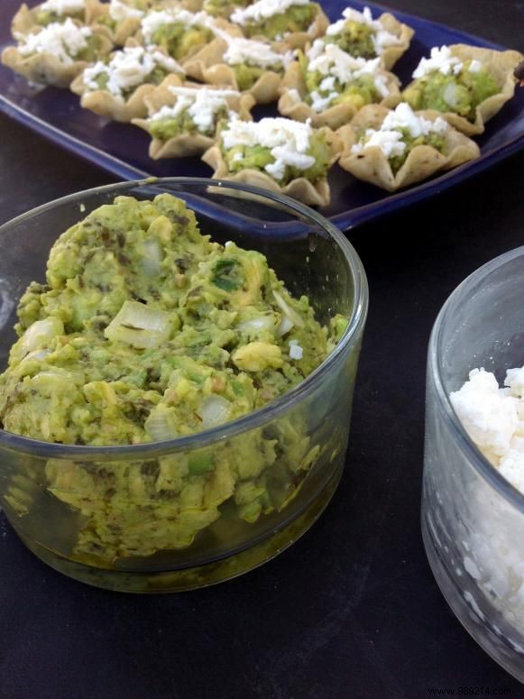 How to make avocado chimichurri sauce in tortilla cups