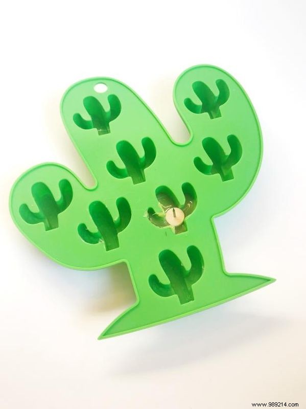 How to make cactus push pins from glue sticks