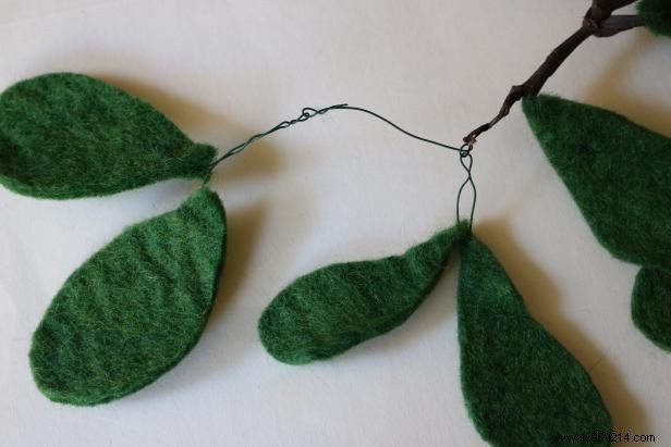 How to make felt mistletoe