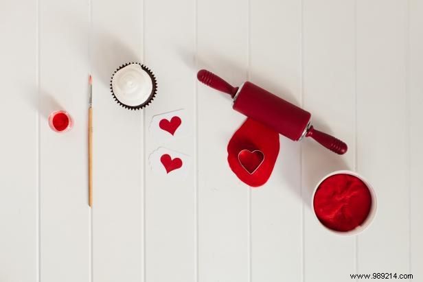 How to make glitter fondant hearts for Valentine s Day cupcakes 