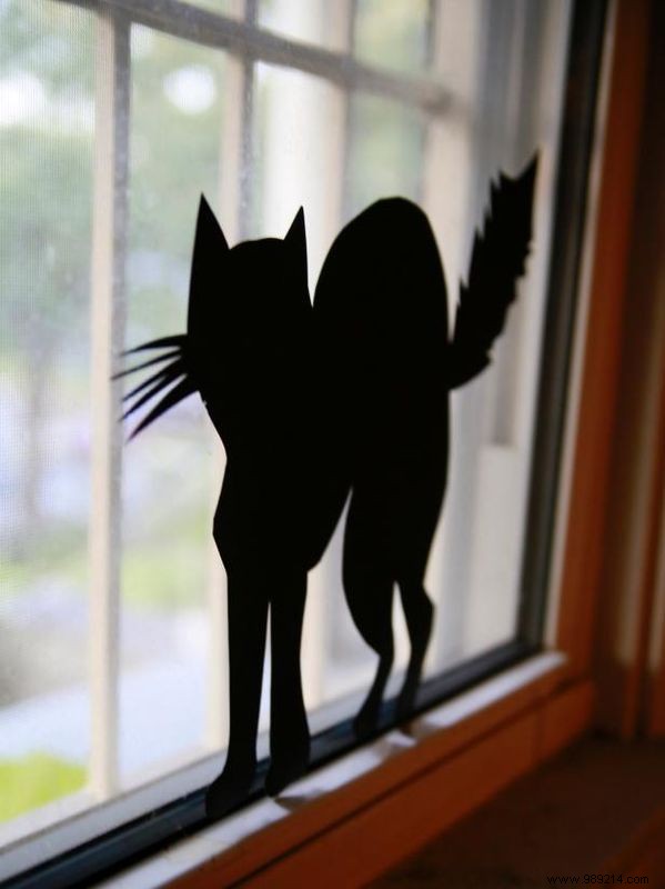 How to Make Halloween Window Silhouettes