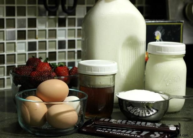 How to make homemade strawberry and chocolate ice cream