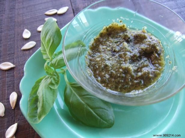 How to make pumpkin seed pesto