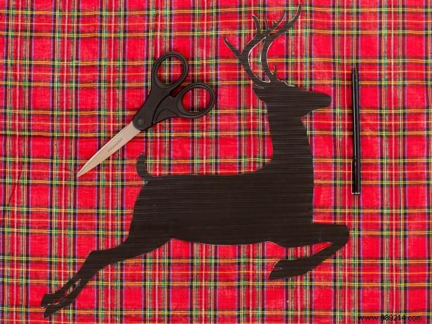 How to Make a Checkered Christmas Reindeer Artwork