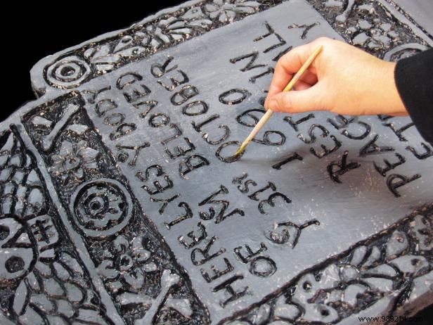 How to Make Styrofoam Tombstones for Halloween