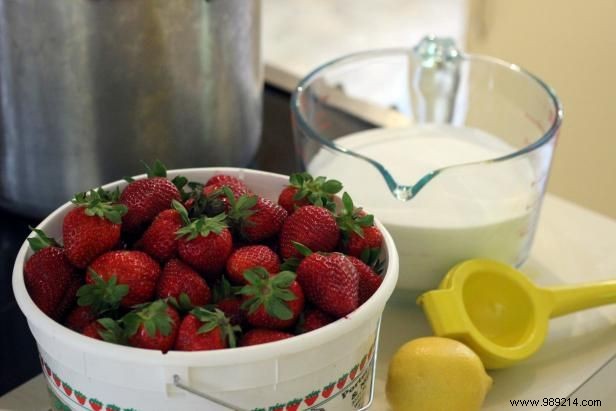 How to make strawberry jam