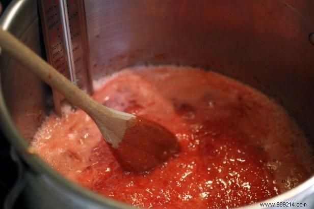 How to make strawberry jam