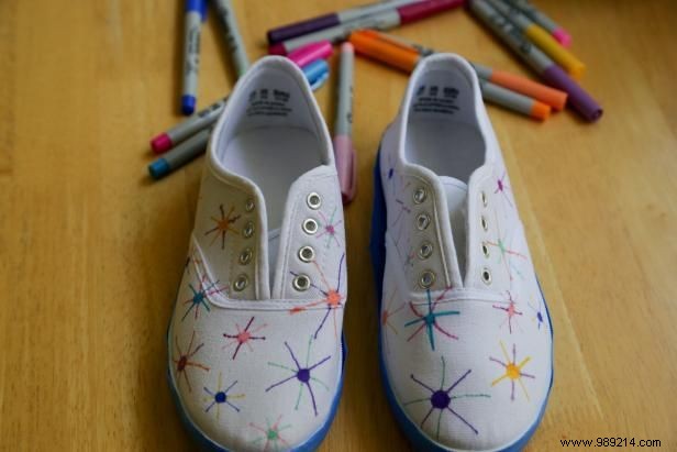 How to make shoes dyed with permanent markers