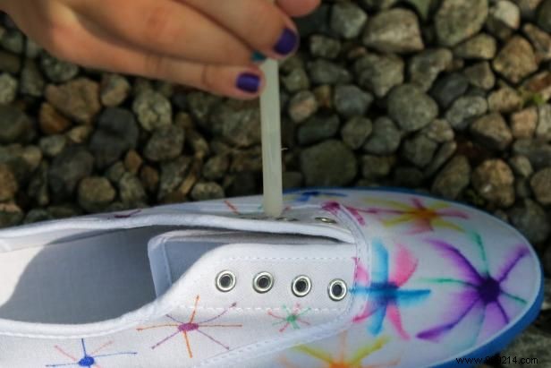 How to make shoes dyed with permanent markers