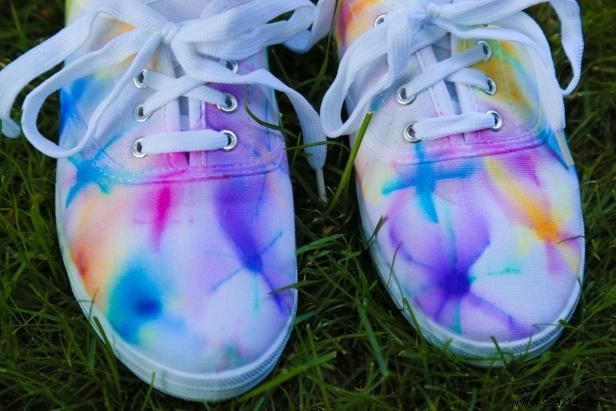 How to make shoes dyed with permanent markers