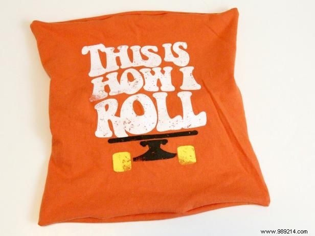 How to make throw pillows from old t-shirts