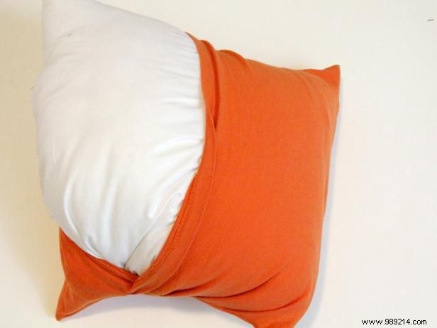 How to make throw pillows from old t-shirts