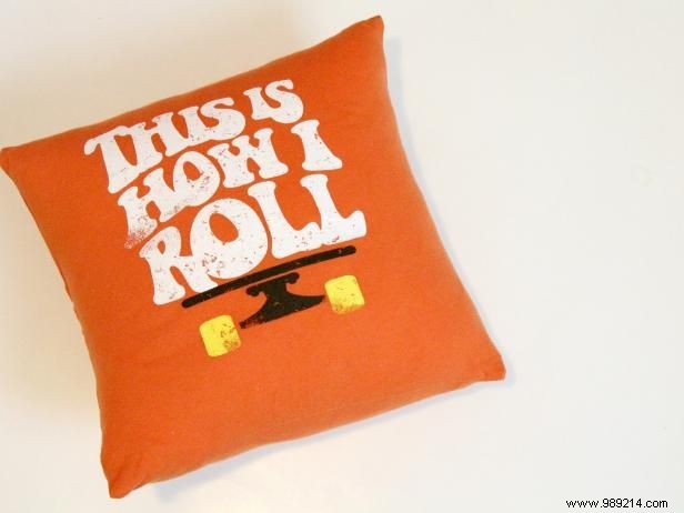 How to make throw pillows from old t-shirts