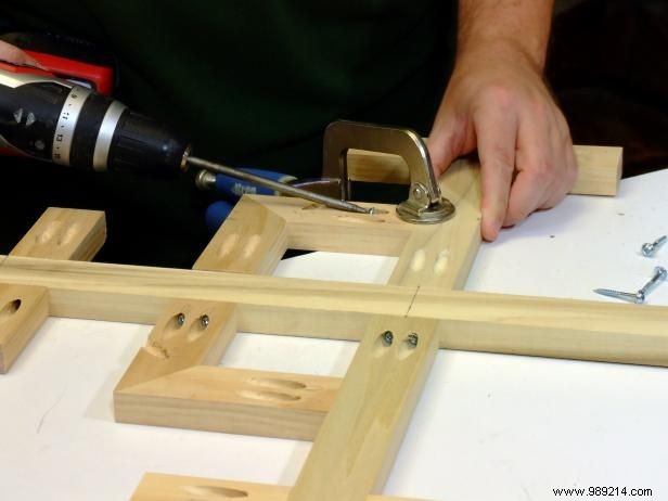 How to make wooden snowflakes with lights