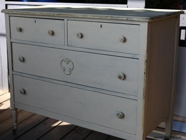 How to paint a nautical dresser