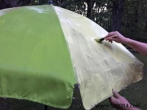 How to paint a watermelon pattern on an outdoor umbrella