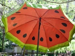 How to paint a watermelon pattern on an outdoor umbrella