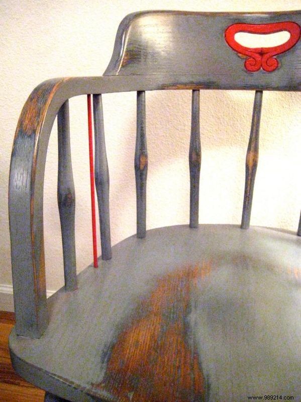 How to paint wooden furniture with an aged look