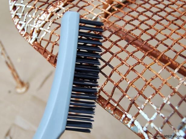 How to paint metal chairs