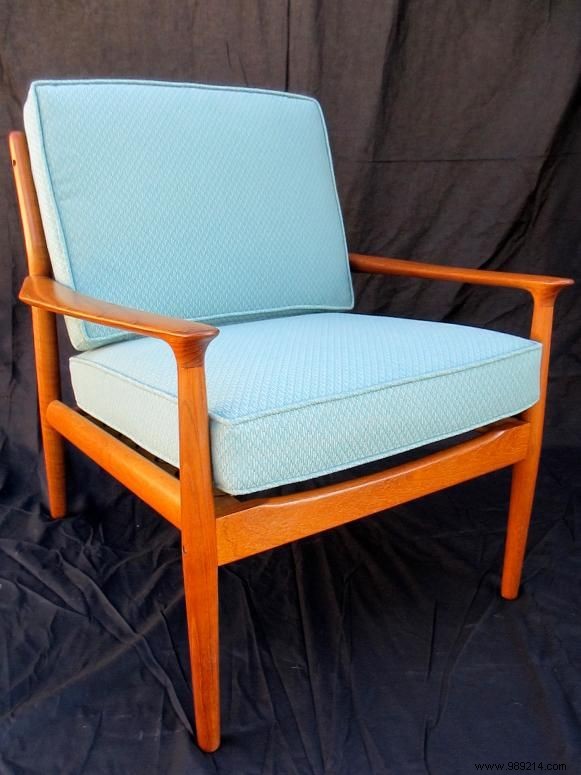 How to Finish a Vintage Mid-Century Modern Chair