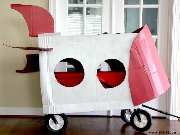 How to turn a wagon into a spaceship for Halloween