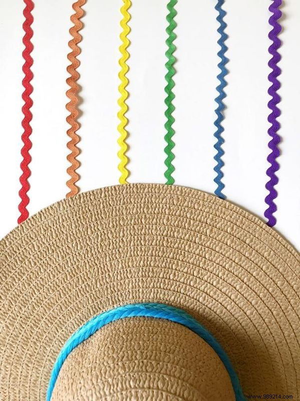 How to turn a plain wicker hat into a sun hat with bling