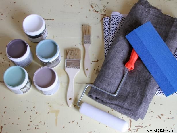 How to recycle an old desk using fabric