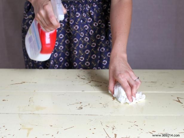 How to recycle an old desk using fabric