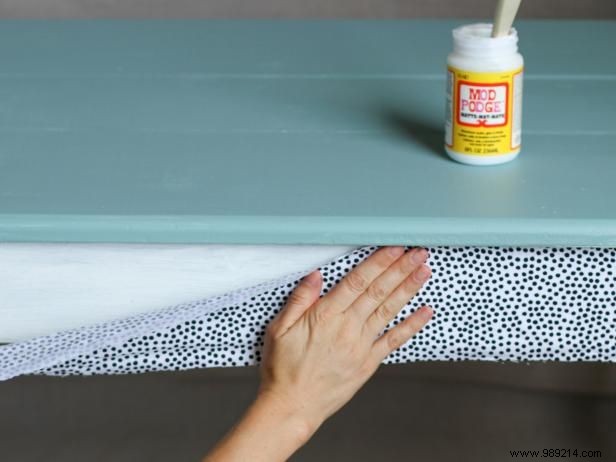 How to recycle an old desk using fabric