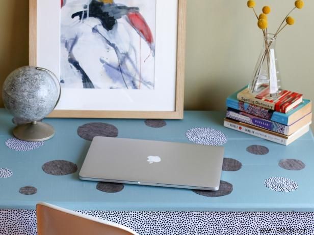 How to recycle an old desk using fabric