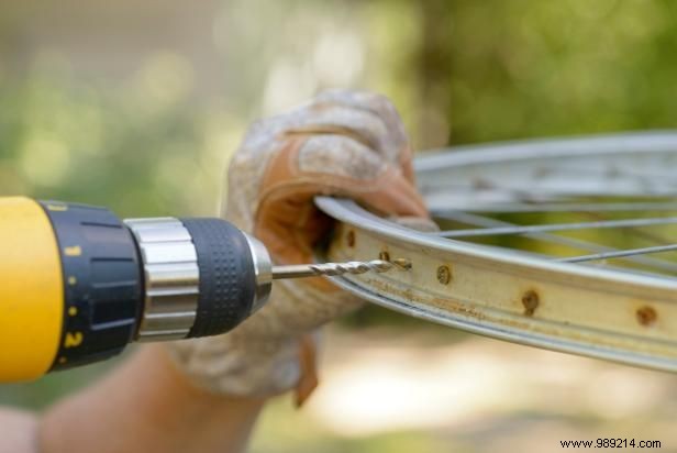 How to recycle an old bicycle wheel into a whirlpool